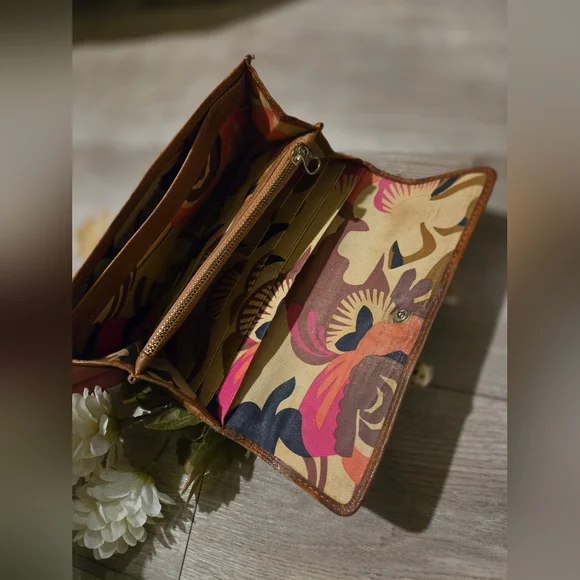 VINTAGE CHLOE BOW KNOT LONG WALLET - Picture 6 of 8